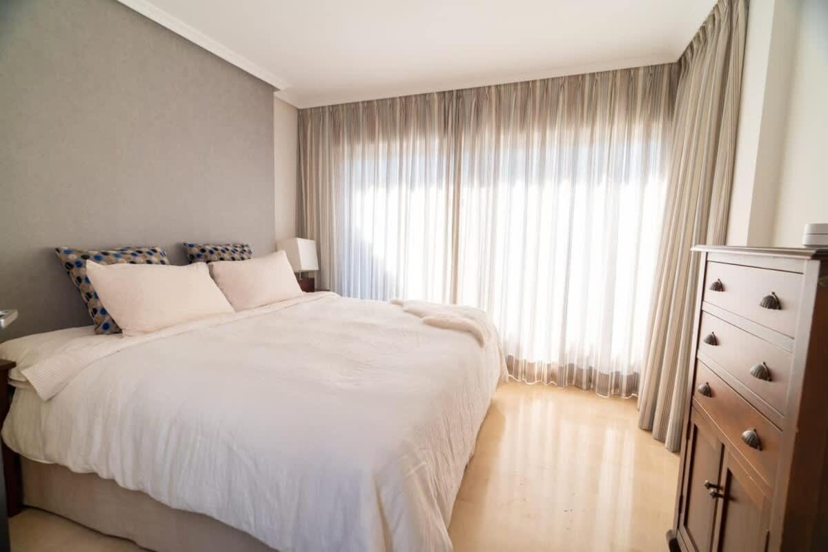 마르베야 Seaside Elegance With Sea View 아파트 외부 사진